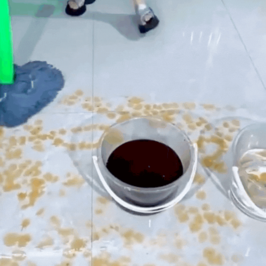 Self-twisting Water Rotating Mop